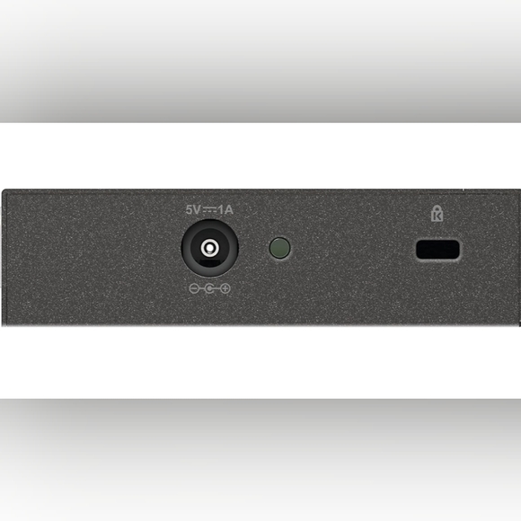 D-Link 5 Port Gigabit Unmanaged Metal Desktop Switch, Plug and play, QoS, Cable - Picture 4 of 10